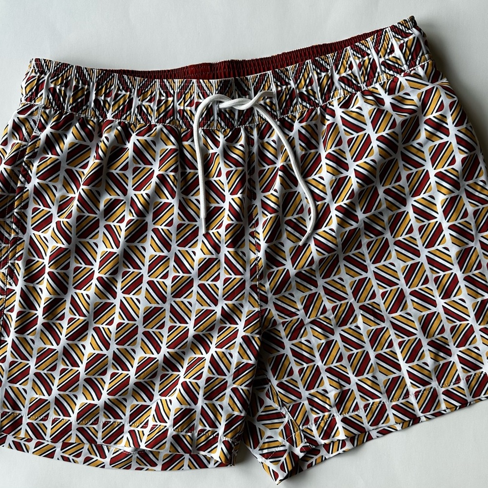 NWOT Murano Men’s Large red Geometric Patterned Swim Shorts Trunks 5” inseam